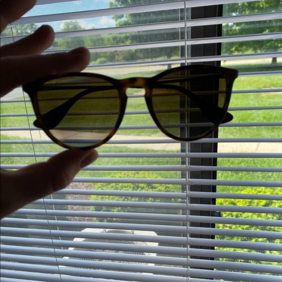 Ray Ban Sunglasses - Picture 6 of 7